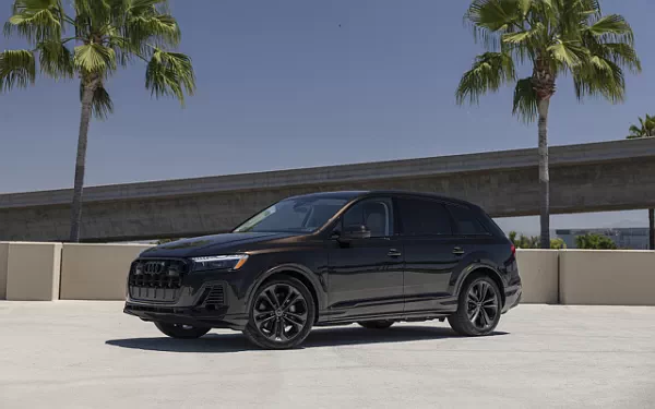 ���� ���������� Audi Q7 55 TFSI quattro (Tamarind Brown Metallic) US-spec - 2025