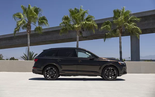 ���� ���������� Audi Q7 55 TFSI quattro (Tamarind Brown Metallic) US-spec - 2025