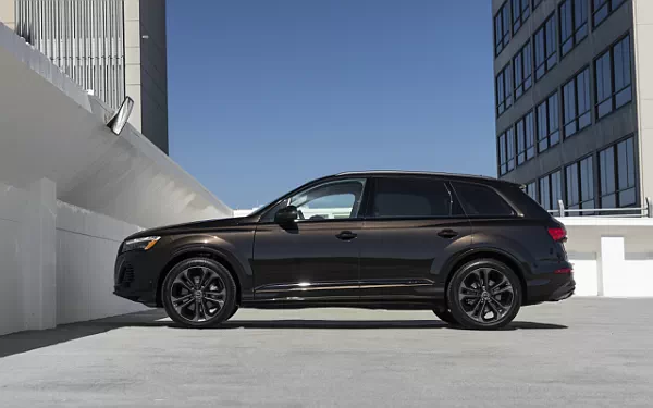 ���� ���������� Audi Q7 55 TFSI quattro (Tamarind Brown Metallic) US-spec - 2025