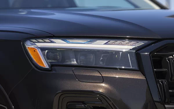 ���� ���������� Audi Q7 55 TFSI quattro (Tamarind Brown Metallic) US-spec - 2025