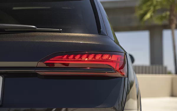 ���� ���������� Audi Q7 55 TFSI quattro (Tamarind Brown Metallic) US-spec - 2025