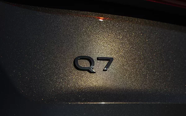 ���� ���������� Audi Q7 55 TFSI quattro (Tamarind Brown Metallic) US-spec - 2025