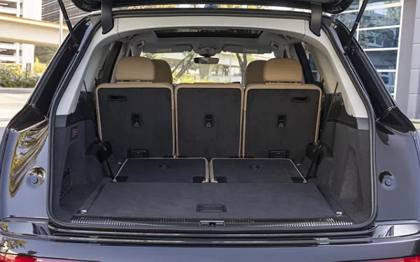 ���� ���������� Audi Q7 55 TFSI quattro (Tamarind Brown Metallic) US-spec - 2025