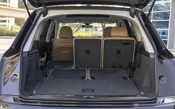 ���� ���������� Audi Q7 55 TFSI quattro (Tamarind Brown Metallic) US-spec - 2025