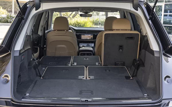 ���� ���������� Audi Q7 55 TFSI quattro (Tamarind Brown Metallic) US-spec - 2025