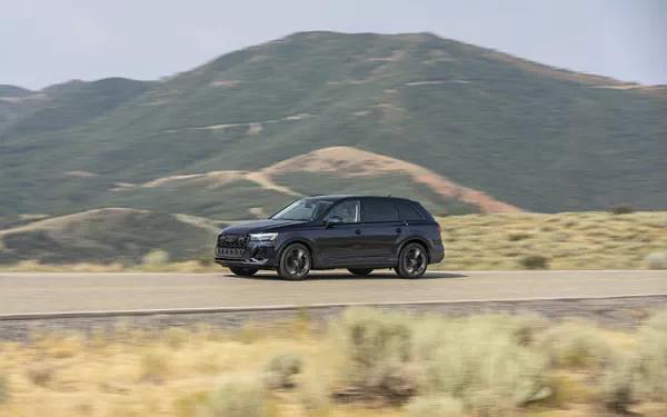 ���� ���������� Audi Q7 55 TFSI quattro (Waitomo Blue Metallic) US-spec - 2025