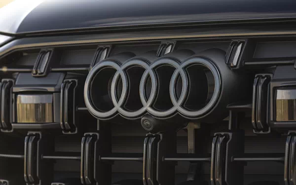 ���� ���������� Audi Q7 55 TFSI quattro (Waitomo Blue Metallic) US-spec - 2025