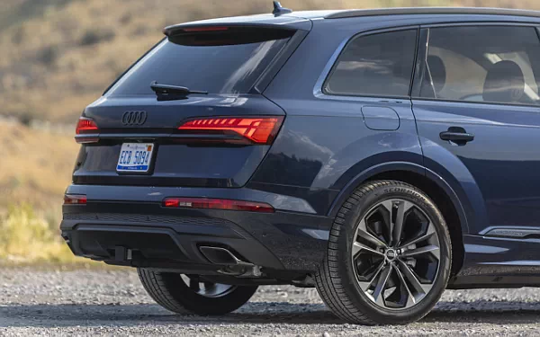 ���� ���������� Audi Q7 55 TFSI quattro (Waitomo Blue Metallic) US-spec - 2025