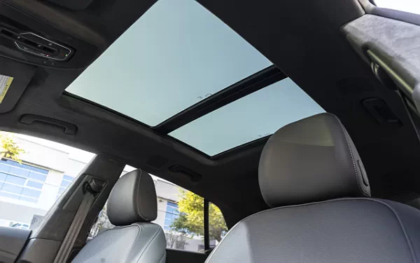 ���� ���������� Audi Q8 55 TFSI quattro S line (Sakhir Gold Metallic) US-spec - 2025