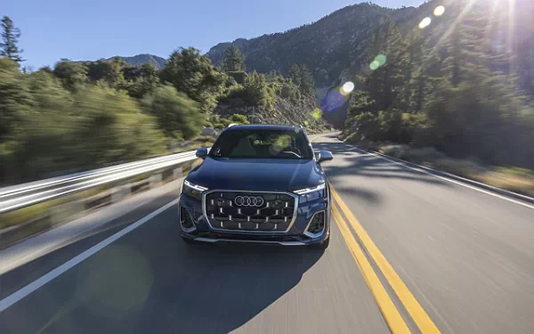 ���� ���������� Audi SQ7 TFSI (Ascari Blue Metallic) US-spec - 2025