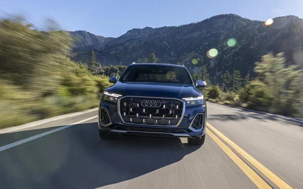 ���� ���������� Audi SQ7 TFSI (Ascari Blue Metallic) US-spec - 2025