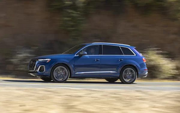 ���� ���������� Audi SQ7 TFSI (Ascari Blue Metallic) US-spec - 2025