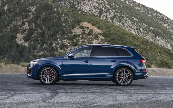 ���� ���������� Audi SQ7 TFSI (Ascari Blue Metallic) US-spec - 2025