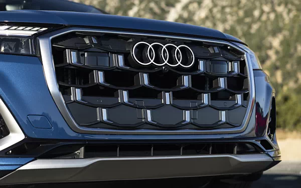 ���� ���������� Audi SQ7 TFSI (Ascari Blue Metallic) US-spec - 2025