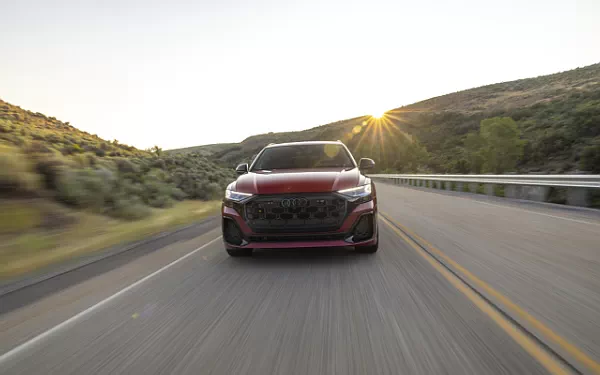 ���� ���������� Audi SQ8 TFSI quattro (Chili Red Metallic) US-spec - 2025