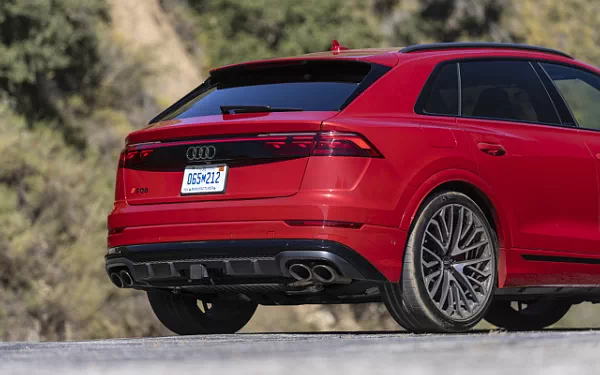 ���� ���������� Audi SQ8 TFSI quattro (Chili Red Metallic) US-spec - 2025