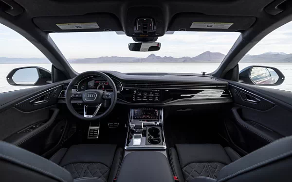 ���� ���������� Audi SQ8 TFSI quattro (Chili Red Metallic) US-spec - 2025