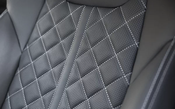 ���� ���������� Audi SQ8 TFSI quattro (Chili Red Metallic) US-spec - 2025