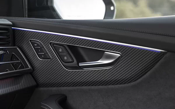 ���� ���������� Audi SQ8 TFSI quattro (Chili Red Metallic) US-spec - 2025