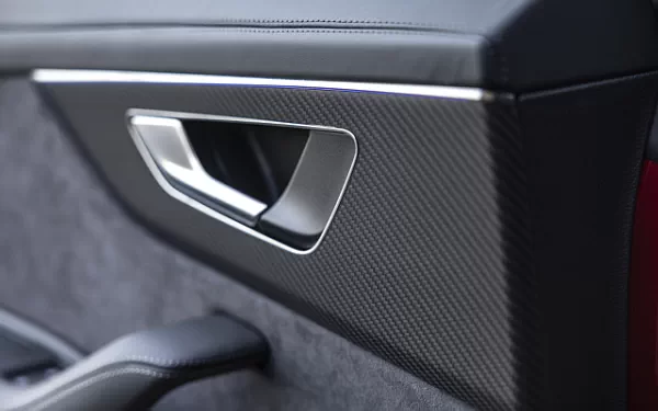 ���� ���������� Audi SQ8 TFSI quattro (Chili Red Metallic) US-spec - 2025