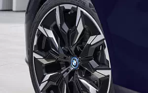 Обои автомобили BMW i5 eDrive40 M Sport (Tanzanite Blue Metallic) - 2023
