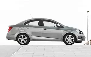   Chevrolet Aveo Sedan - 2011