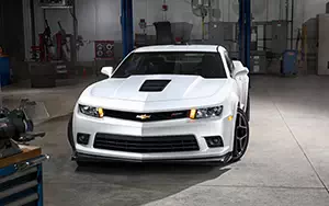 Обои автомобили Chevrolet Camaro Z28 - 2013