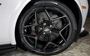 Обои автомобили Chevrolet Camaro Z28 - 2013