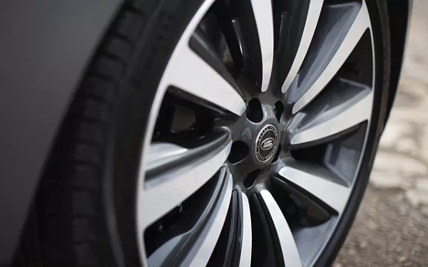 ���� ���������� Range Rover SV Burford Edition UK-spec - 2024