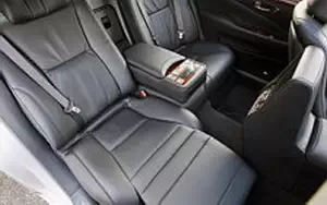   Lexus LS 460 L AWD CA-spec - 2010