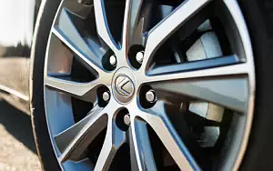   Lexus ES 300h US-spec - 2015