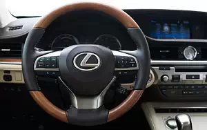   Lexus ES 300h US-spec - 2015
