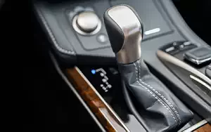   Lexus ES 350 US-spec - 2015