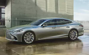   Lexus LS 500 US-spec - 2017