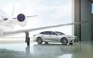   Lexus LS 500 US-spec - 2017