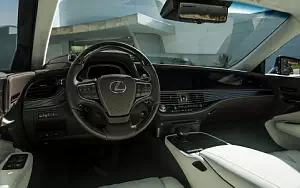   Lexus LS 500 US-spec - 2017