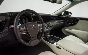   Lexus LS 500 US-spec - 2017