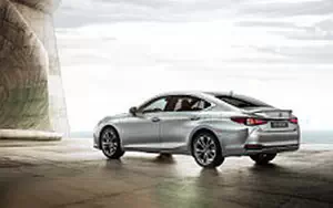   Lexus ES 300h F SPORT - 2018