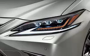   Lexus ES 300h F SPORT - 2018