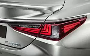   Lexus ES 300h F SPORT - 2018