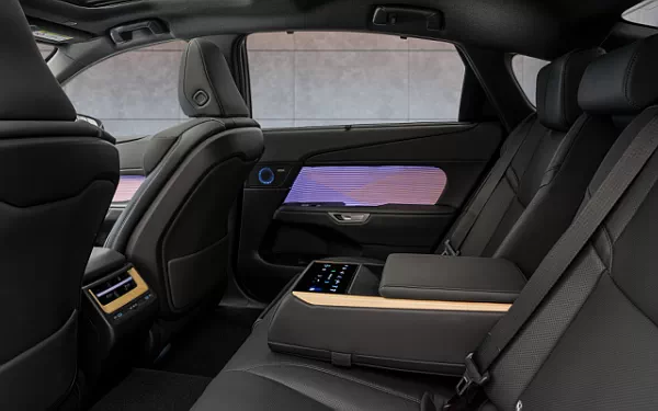   Lexus ES 350e - 2025