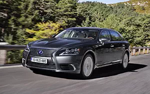   Lexus LS600h L - 2012