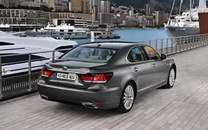   Lexus LS600h L - 2012