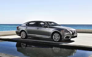   Lexus LS600h L - 2012