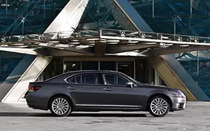   Lexus LS600h L - 2012
