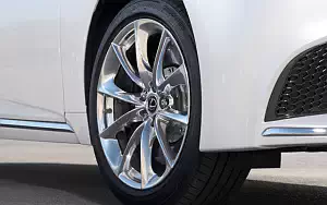   Lexus LS 500h AWD (Sonic White) - 2017