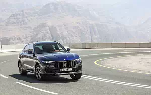 Обои автомобили Maserati Levante S Q4 GranLusso - 2017