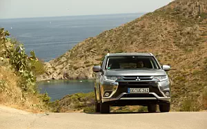 Обои автомобили Mitsubishi Outlander PHEV - 2015
