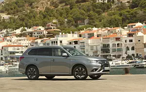   Mitsubishi Outlander PHEV - 2015