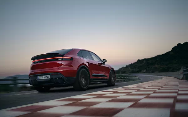 ���� ���������� Porsche Macan GTS - 2025